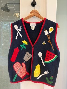 Vintage Mandal Bay L Sweater Vest
Cardigan Summer Cookout Camping Art
To Wear